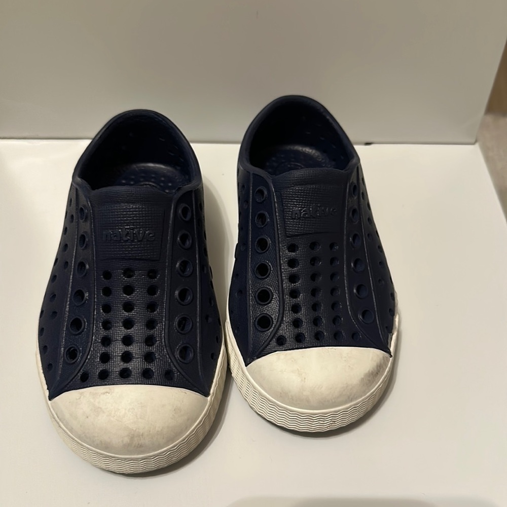 Nativa navy size 6. Used.
